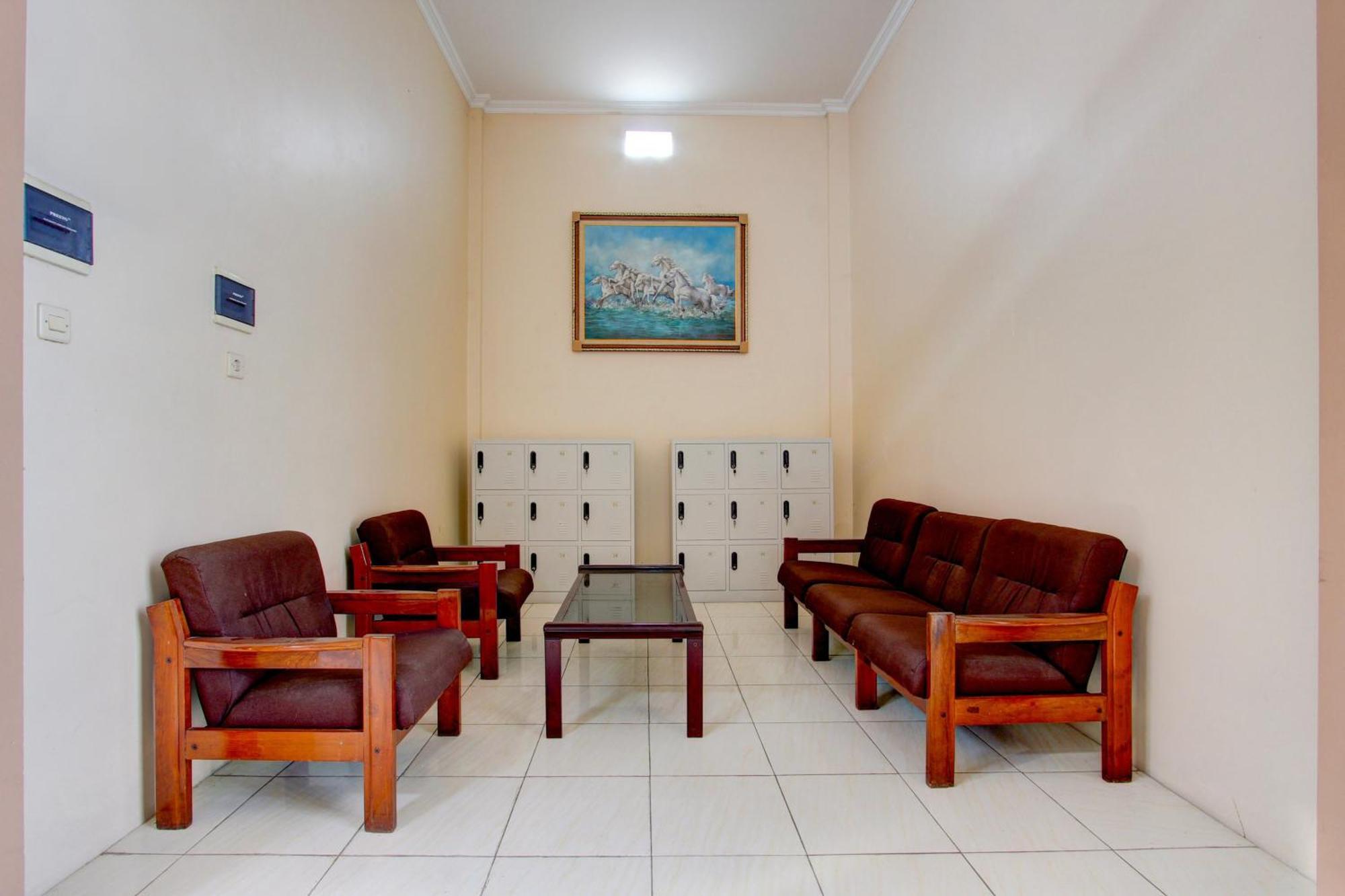 Spot On 93245 Guest House Mulia Dua Syariah Klaten Екстериор снимка