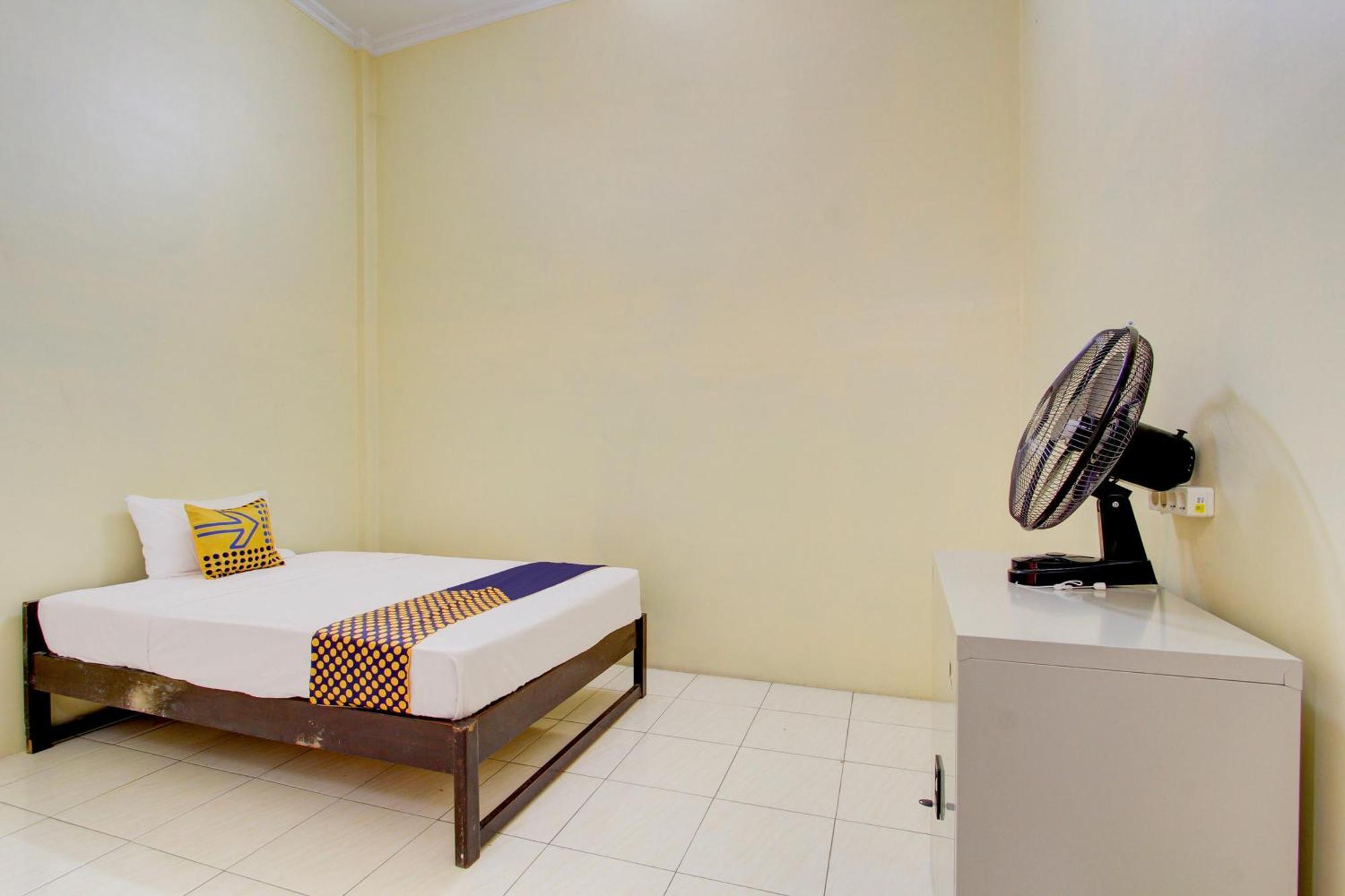 Spot On 93245 Guest House Mulia Dua Syariah Klaten Екстериор снимка
