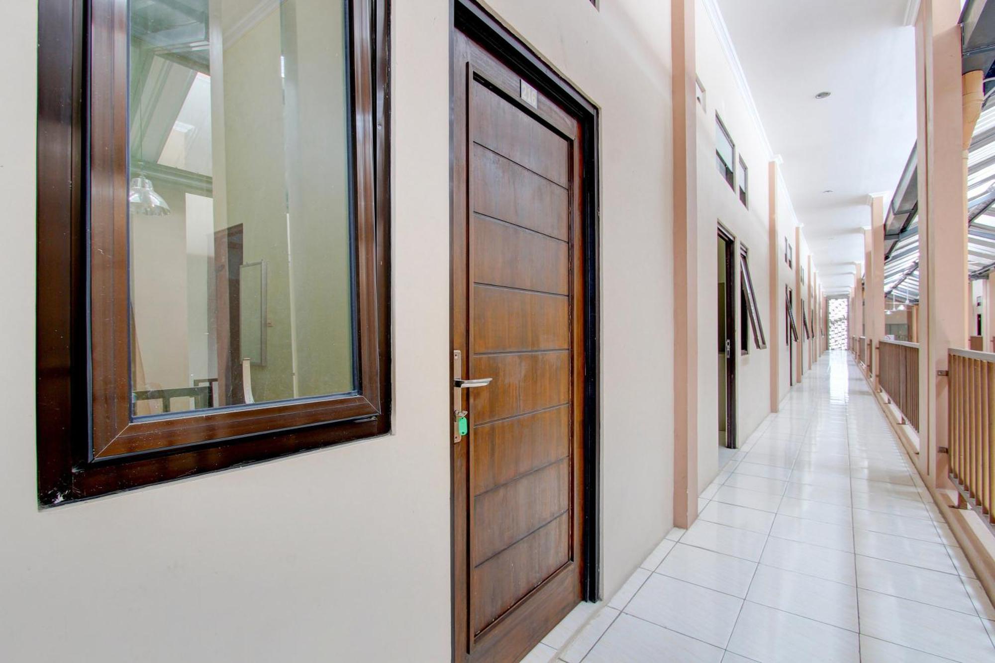 Spot On 93245 Guest House Mulia Dua Syariah Klaten Екстериор снимка
