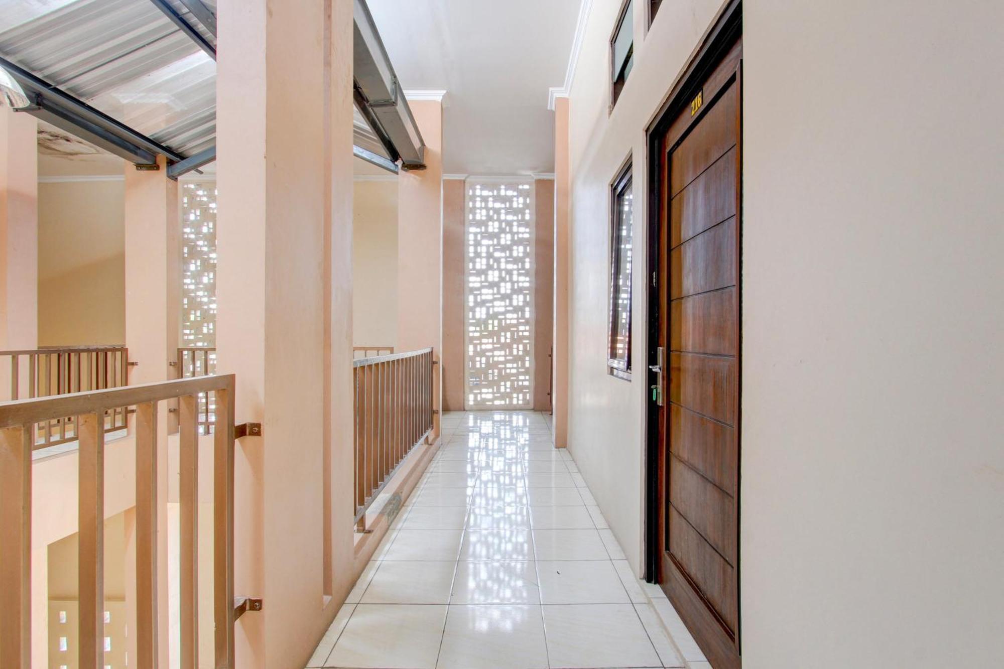 Spot On 93245 Guest House Mulia Dua Syariah Klaten Екстериор снимка