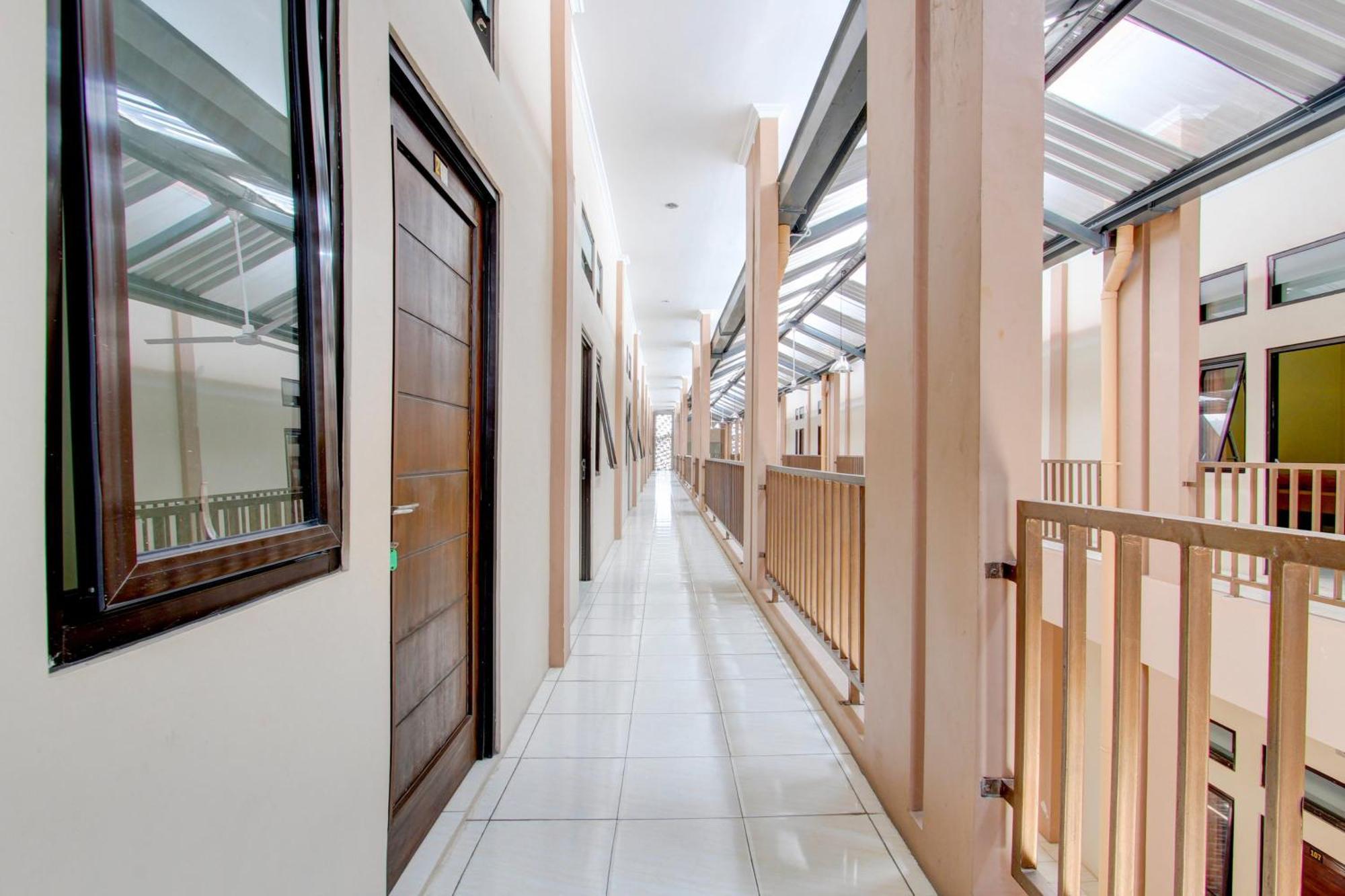 Spot On 93245 Guest House Mulia Dua Syariah Klaten Екстериор снимка